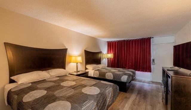 3 Pet-Friendly Rooms w/Free Breakfast + Parking , Perfect Family-friendly Stay