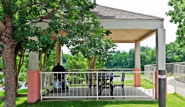 3 Pet-Friendly Suites w/ Kitchen l Close to Nashville Zoo & Local Trails