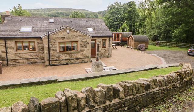 3 PHEASANT LANE, pet friendly in Bolsterstone /Ewden Village