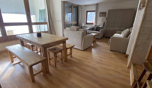 3 PIECES 8 PEOPLE FRONT DE NEIGE/SHOPPING MALL