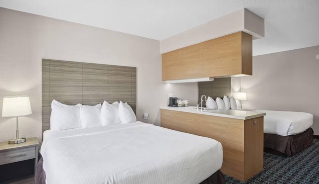 3 Pleasant Rooms w/Flat-Screen TV & Coffee Maker Perfect for Travelers