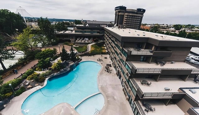 3 Posh Units! Short Drive to Mobius Children's Museum, Pet-Friendly