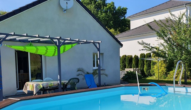 3 private rooms in house with pool in Montfaucon