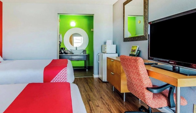 3 Private Rooms with Cable TV & Refrigerator Near Death Valley and Sequoia Park