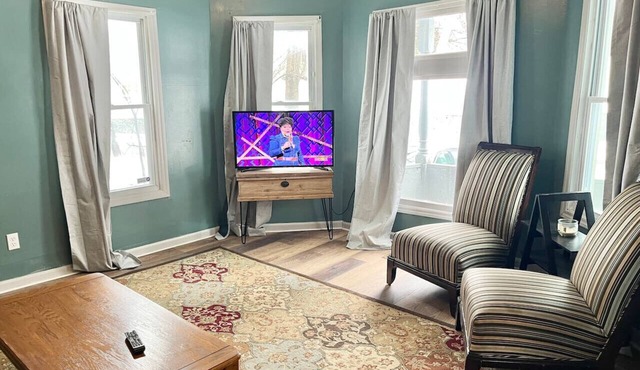 3 Queen Beds*Near BU & Hospitals*Crews Welcome