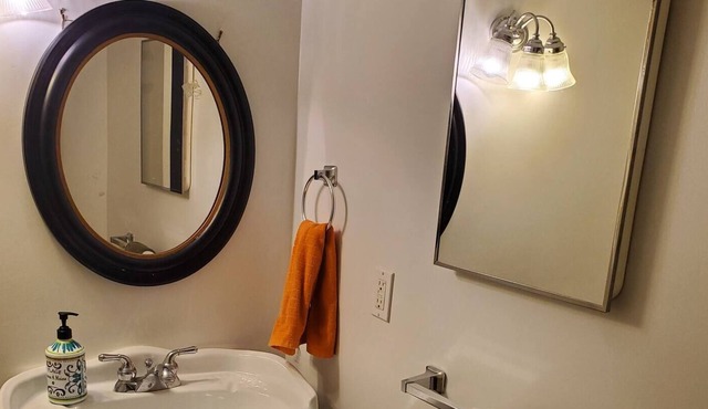 3 Queen beds, Private entry, Kitchen/bath