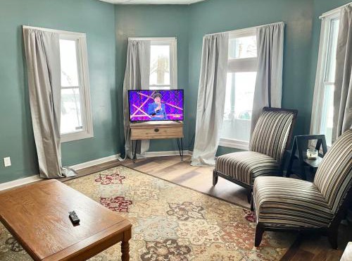 3 Queen Beds-Walk to UHS-Near BU-Crews Welcome.