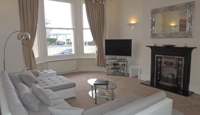 3 Queens Gardens Sea View Apartment