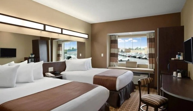3 Relaxing Rooms Perfect for Your Group Getaways | Affordable w/Free Breakfast
