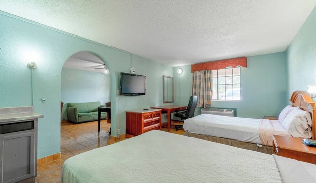 3 Relaxing Rooms Near Sweet Spot Frozen Yogurt - Steps From Downtown