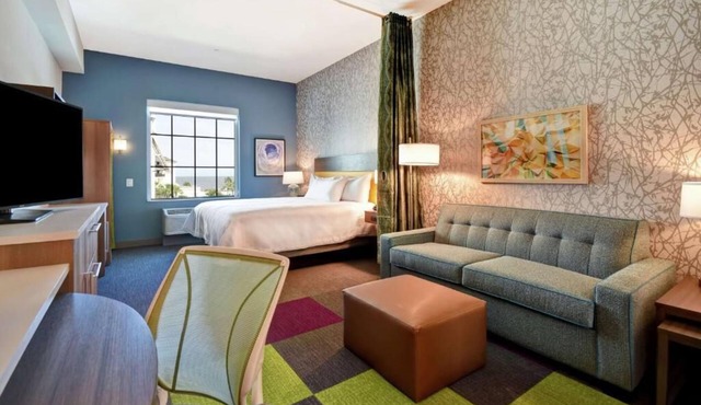 3 Relaxing Units! Onsite Pool, Kitchen, Pets Allowed, Near Glory Beach!