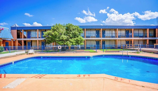 3 Restful Full Bed Rooms Close to USPHS & Cameron University