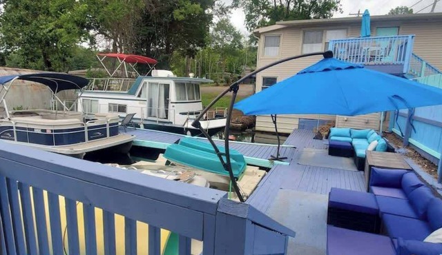 #3 Right on the Lake! Boats & Kayaks available!