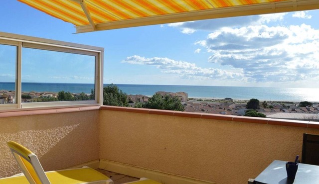 3-room villa with air conditioning, parking, and pets allowed in Saint-Pierre-la-Mer