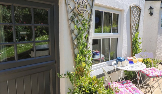 3 ROCK COTTAGES, pet friendly in Kingston, Kingsbridge