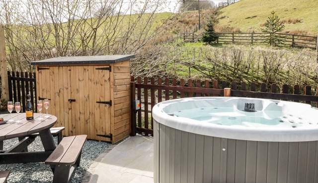 3 ROCK TERRACE, character holiday cottage in Glyn Ceiriog