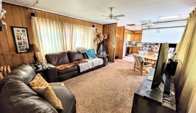 3 room 2 bath Spacious Cozy Place