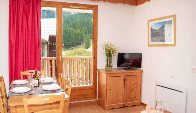 3-Room 6-Person Apt with Balcony in Puy-Saint-Vincent