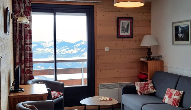 3-Room Apartment at the Foot of the Slopes with Balcony and Kitchenette