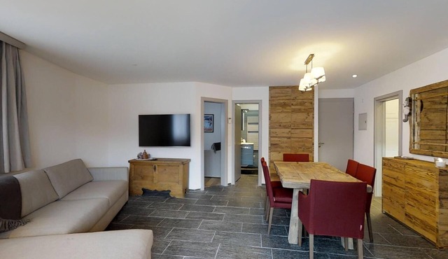 3-room apartment on the ground floor, about 90 m2.