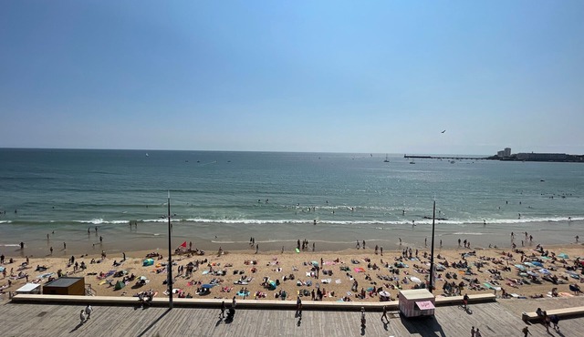 3-room apartment on 6th floor with balcony and sea view