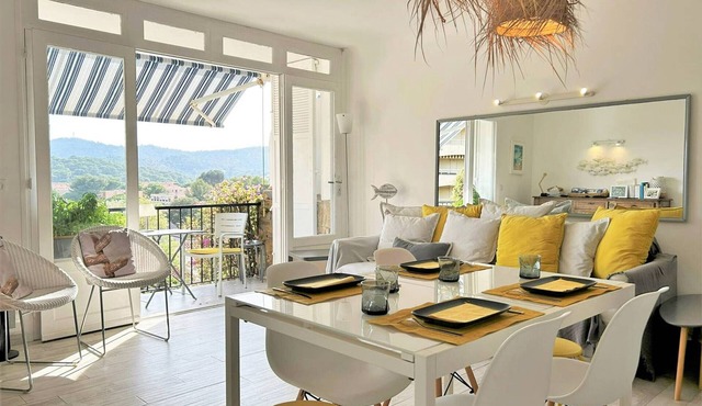 3-Room Apartment for 4 Guests in Bormes-les-Mimosas, 500m from Beach