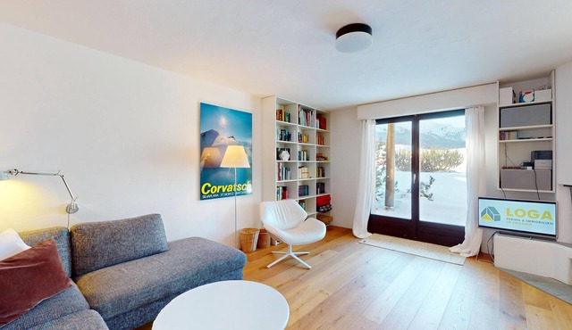 3-room apartment on the ground floor, entrance with hall stand, living room with