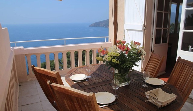 3-room apartment 75m², 2 terraces, direct access to calanques, WIFI, private parking