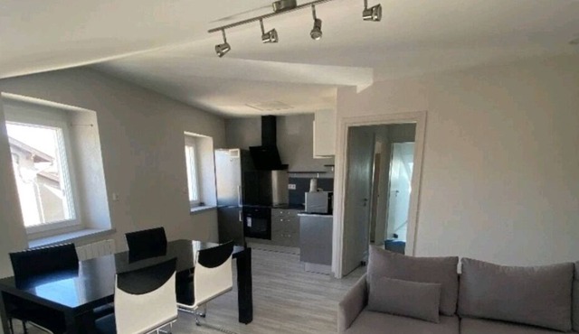 3-room apartment NEAR STATION, CITY CENTER AND SHOPS