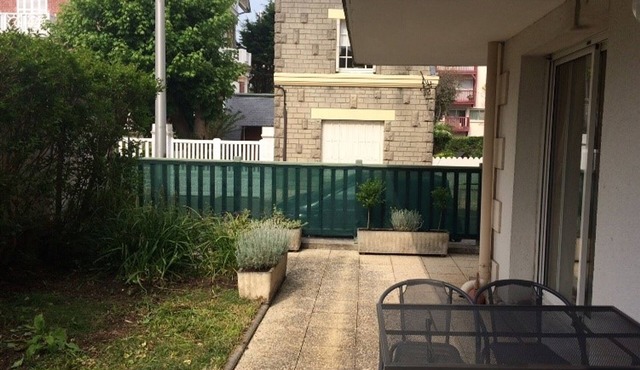 3-room apartment with terrace and parking near the beach