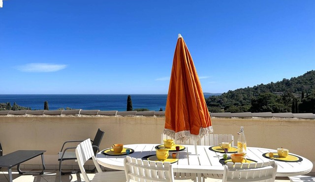 3-room apartment for 6 with terrace, AC, private pool, parking