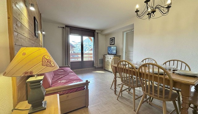 3-room apartment in Flumet for 6 with balcony, parking and pool