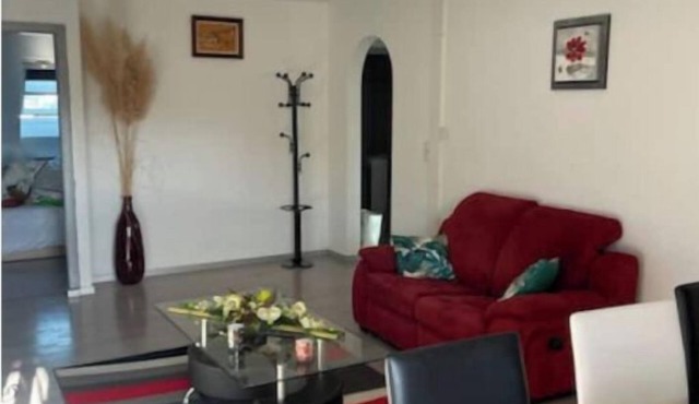 3-ROOM APARTMENT NEAR TOWN CENTER