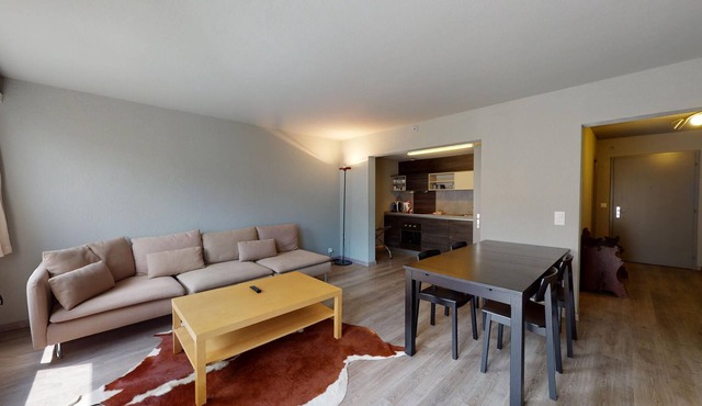 3-room apartment on the 1st floor, entrance with hall stand, living room with op