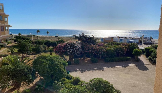 3-Room Apartment with Terrace, Barbecue and Parking - 300m from Shops, Beach Front