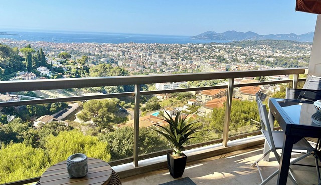 3-room apartment with panoramic view of the bay of Cannes/Heated pool/Tennis court