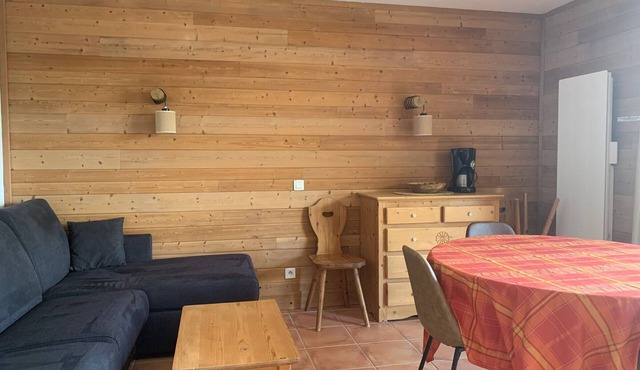 3-room apartment with balcony in Pra-Loup, private parking