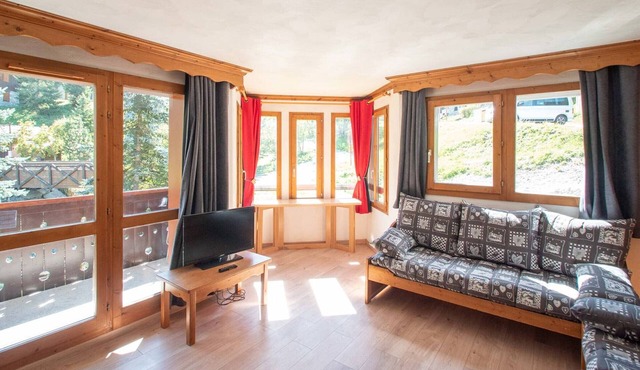 3-room apartment with balcony, pets allowed, parking. 7 beds, Hameau de la Forêt