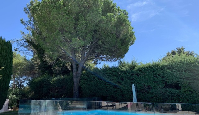 3-room apartment with private pool (in season) and garden