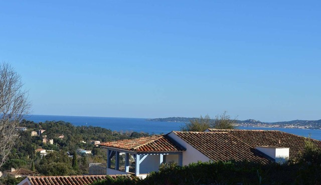 3-room apartment with terrace, air conditioning, and parking in Grimaud