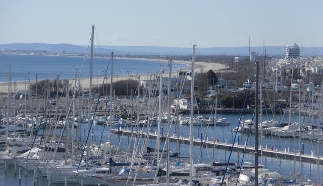 3-room Apt. of high standard with view on the harbour, sea in La Grand