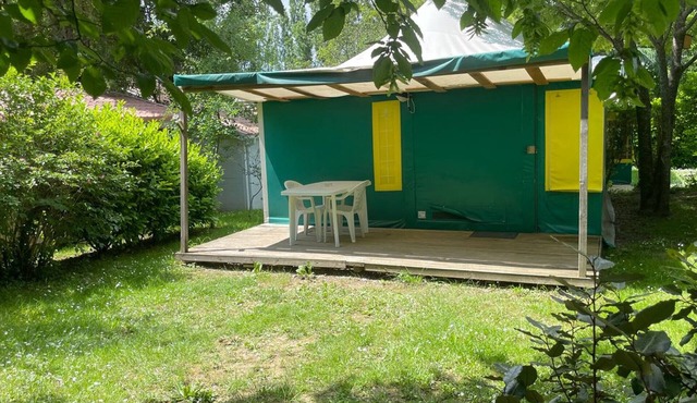 3-Room Bungalow with Terrace