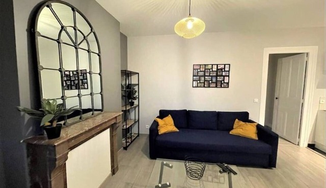 3-Room Central Apartment with Internet Included