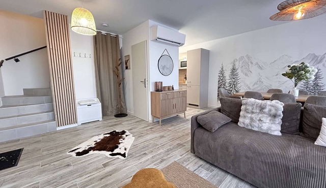 3-room chalet with terrace and parking near slopes in Risoul 1850