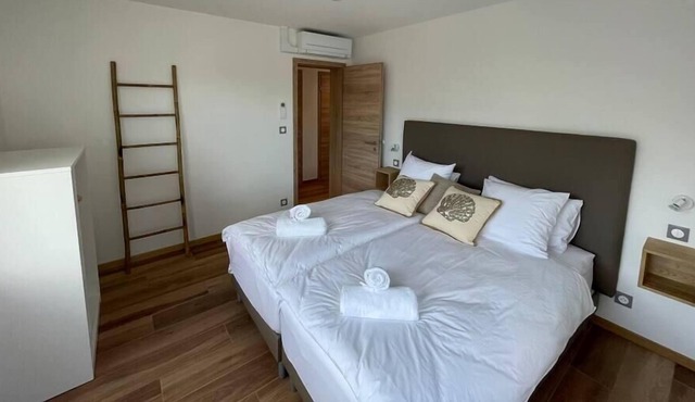 3-room cottage with its terrace