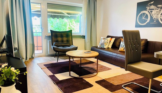 3 Room Apartment close to Airport and Fair(Up to 6 Guests, Garage, WiFi)