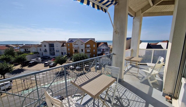 3-room duplex near the beach with parking - sleeps 4