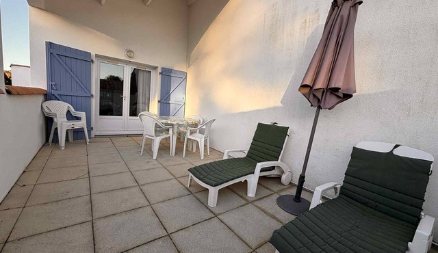 3-room duplex with terrace and parking, near the beach