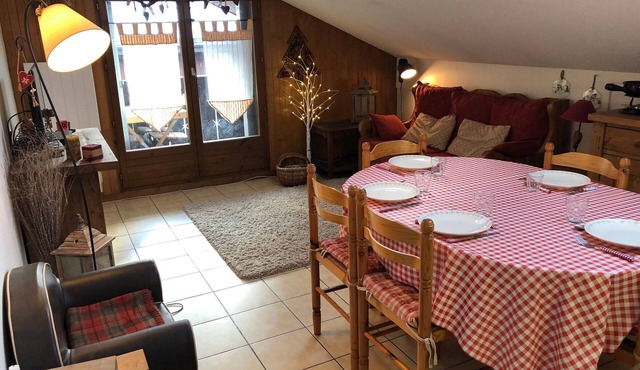 3-room cabin apartment, south-facing balcony, 5 pers., private parking