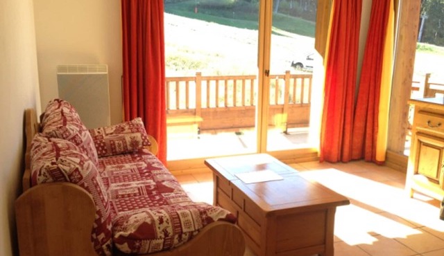 3-room luxury apartment at the foot of the slopes with private parking